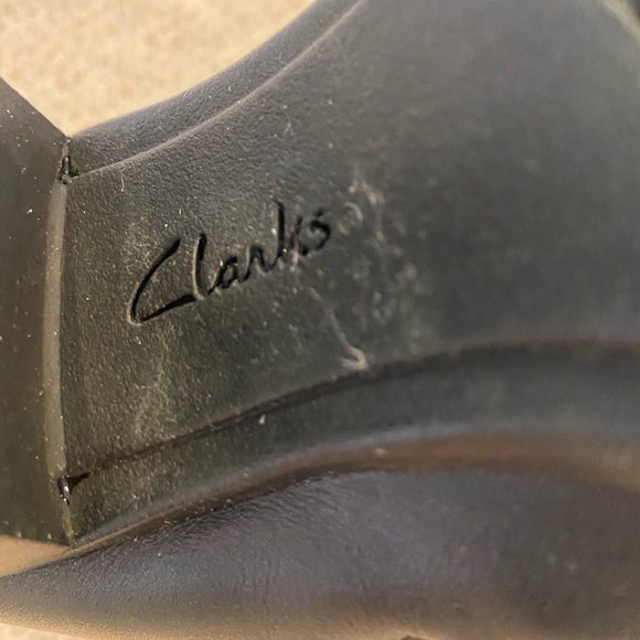 Clarks Size US 7 Women‘s Leather Boots - Picture 2 of 6